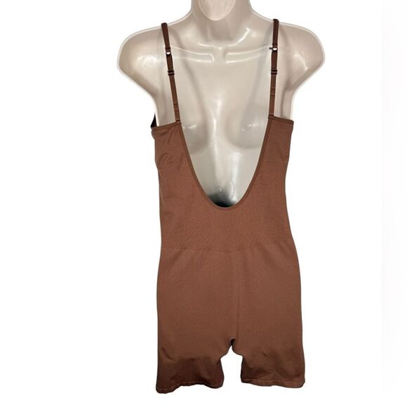 PINK Victoria’s Secret Brown Seamless Racerback Activewear Trendy Casual Romper - Picture 5 of 8